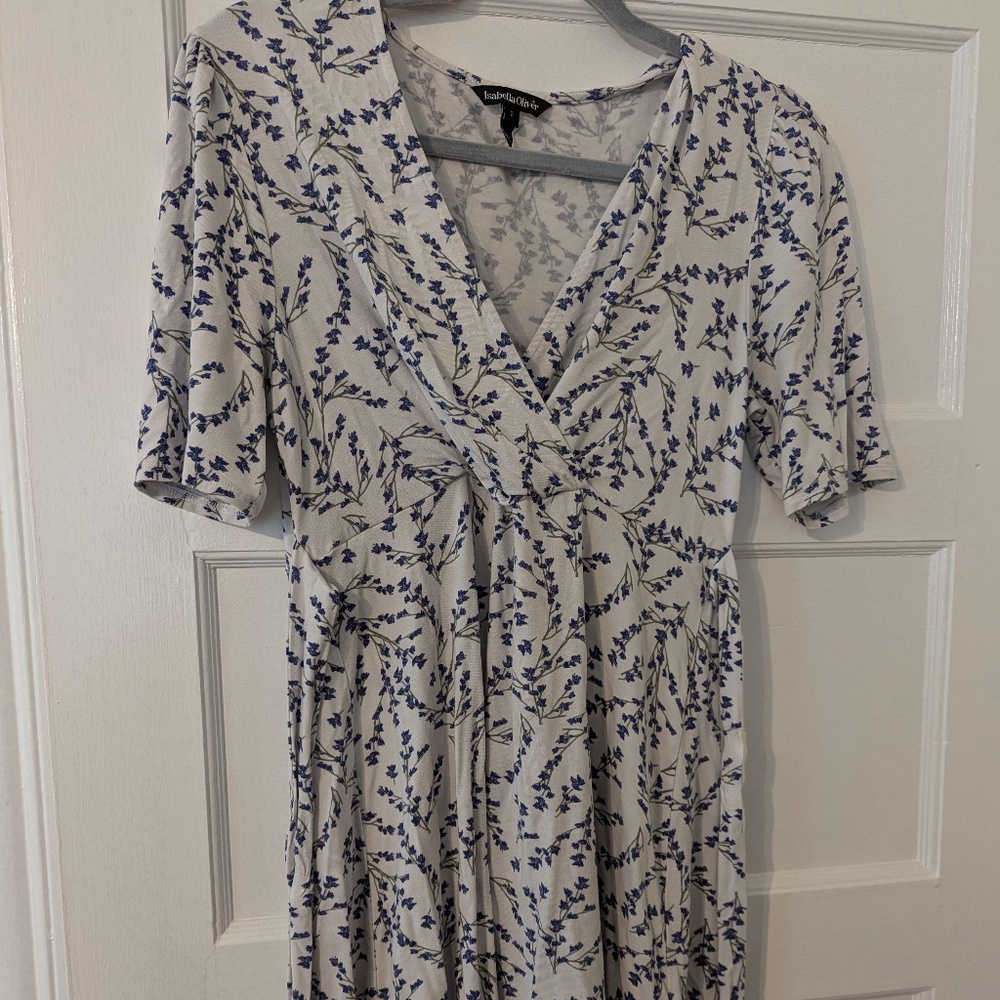 Isabella Oliver Size 2 Maternity / Nursing Top White with Blue Floral Detail